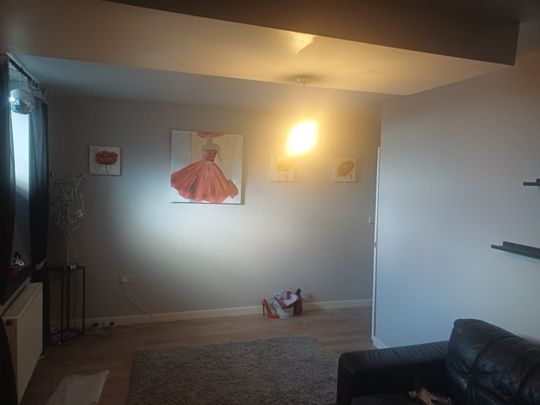 2 bed Flat - To Let - Photo 1