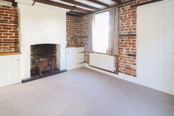 2 bedroom end of terrace house to rent - Photo 1