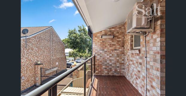 Easy living townhouse footsteps from Beaumont Street - Photo 1