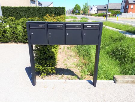 2 slaapkamerappartement met terras en 2 autostaanplaatsen - Photo 4