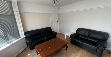 4 Newport Mount, Headingley, Leeds, LS6 3DB - Photo 2