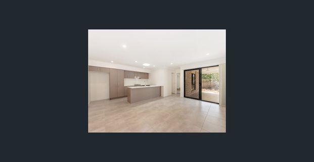 Beautiful duplex in quiet complex. - Photo 1