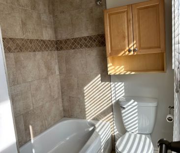 For Lease - 127 Innisfil Street Unit# 1, Barrie, Ontario - Photo 5