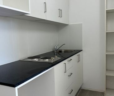 RENOVATED STUDIO 1KM TO AUBURN STATION - Photo 6