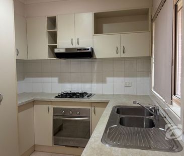 PERFECTLY LOCATED TOWNHOUSE WITH 2 FAMILY AREAS - Photo 3