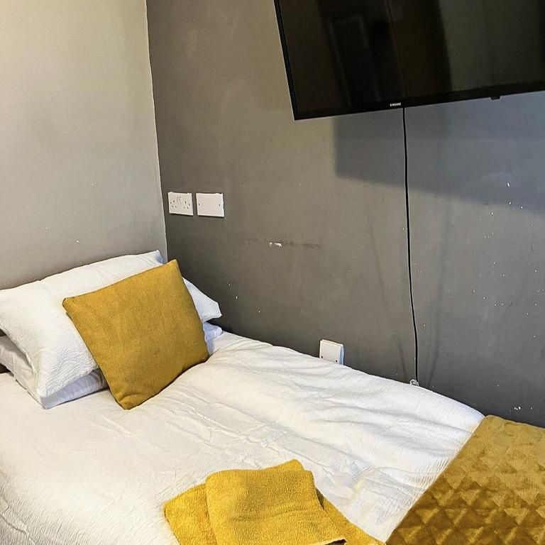 1 bedroom in a house share to rent - Photo 1