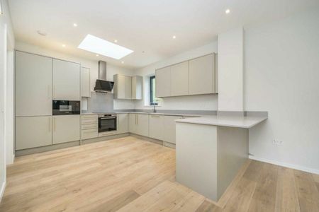 Albert Road, London, NW7 - Photo 5