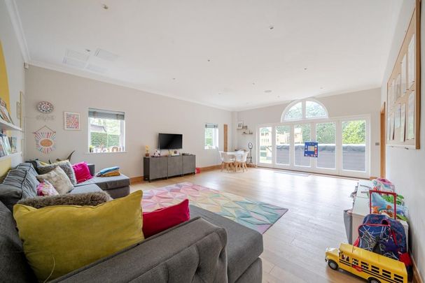 6 bedroom detached house to rent - Photo 1