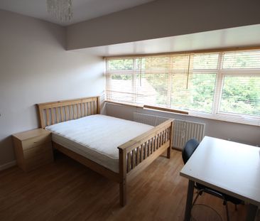 Shaw Lane, Headingley - Photo 1