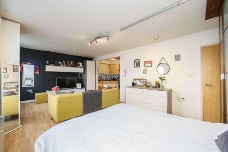 Trent Road, London, SW2 - Photo 4