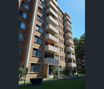 Spacious 2 bedrooms unit close to everything. - Photo 4