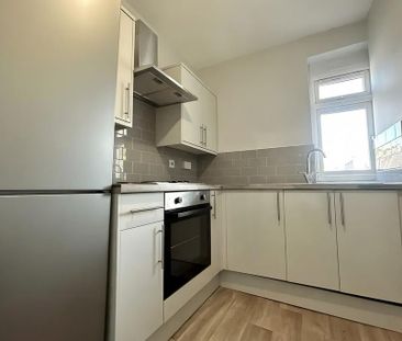 1 bedroom in a flat share to rent - Photo 3