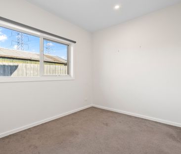 Modern Comfort with Excellent Transport Access - Photo 2