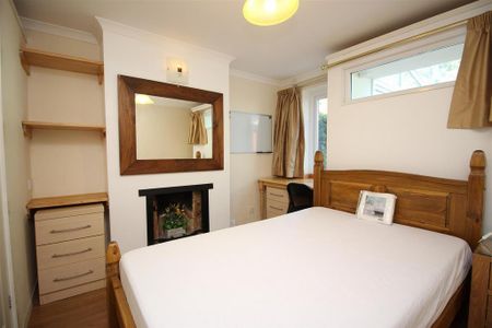 5 bedroom semi-detached house to rent - Photo 5