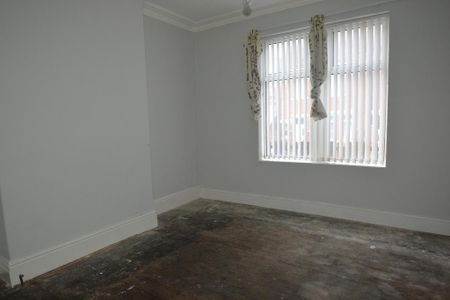 2 bedroom ground floor flat to rent - Photo 2