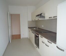 Robert-Koch-Str. 40, Wohnung 5 ~~~ Einbauküche, Balkon, Bad mit Wan... - Photo 2