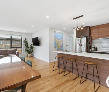 Modern Family Living - Photo 2