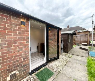 Calvert Close, Aldershot, Hampshire, GU12 - Photo 5