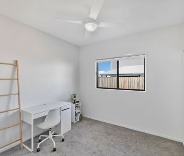 Stylish Family Home in a Prime Location - Photo 3