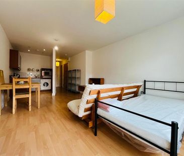 Studio to rent - Photo 5