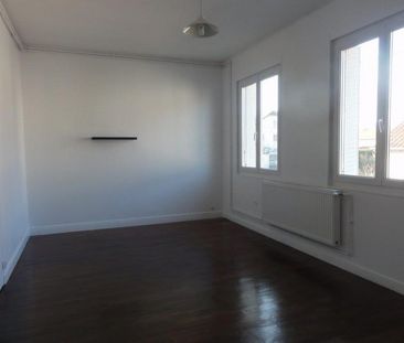 Location Appartement 3 pièces 73m² LE CREUSOT 71200 - Photo 5