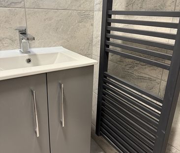 2 Bed Flat, Seaview Road, CH45 - Photo 1