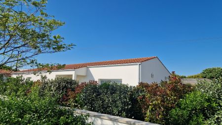 Maison à louer à Royan - 4 pièces, 3 chambres, proche des commodités - Photo 4