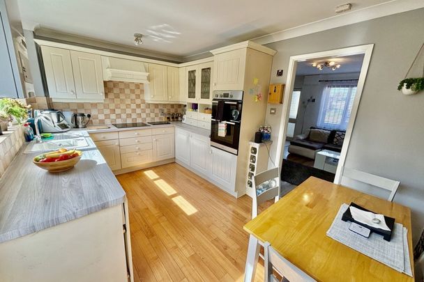 Christopher Close - Photo 1