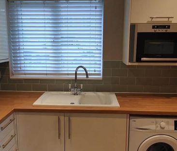 2 bedroom ground floor flat to rent - Photo 4