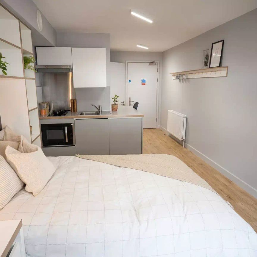 Platinum Studio - Photo 1