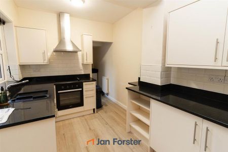 2 bedroom ground floor flat to rent - Photo 4