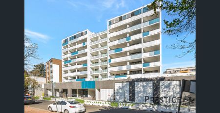 Spacious Luxury Apartment! - Photo 3