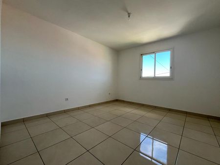 Location Maison 4 pièces 115m² LE TAMPON 97430 - Photo 3