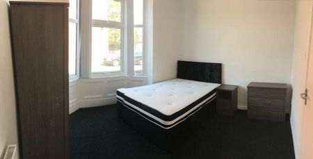 Flat 1, Room 2 - Photo 2