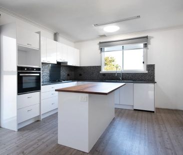 Modern cottage close to central Bendigo. - Photo 3