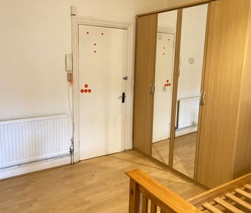 Studio Flat, Very Near Craven Road Area, W5 - Photo 3