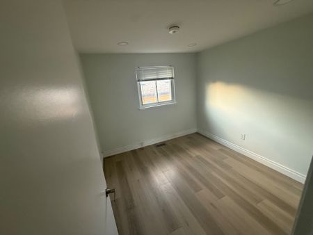 For Lease - 45 Elmvale Crescent Unit# UPPER, Toronto, Ontario - Photo 2