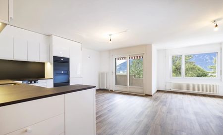 Bel appartement de 3.5 pièces rénové et bien équipé, garage-box inclus - Foto 2