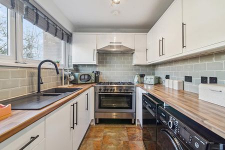 4 bedroom terraced house to rent - Photo 2