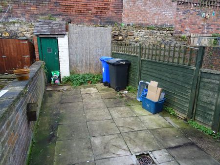 2 bedroom terraced house to rent - Photo 3