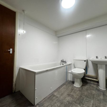 Studio Flat, Bevois Valley Road, SO14 - Photo 4