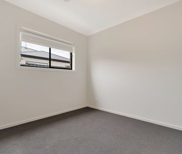 Modern Family Home - Photo 2