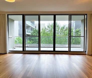Huge 2 bed, 2 balcony with stunning polished floors - Photo 1