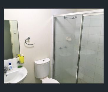 PRIVATE ENSUITED ROOM WITH A/C - PERFECT FOR STUDENT CLOSE TO QUT! - Photo 3