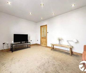 2 bedroom end of terrace house to rent - Photo 2