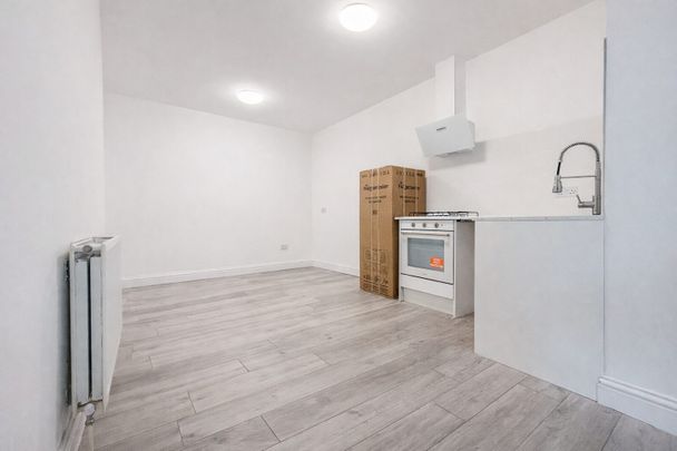 1 Bedroom Flat To Let - HP11 (Bills Included) - Photo 1