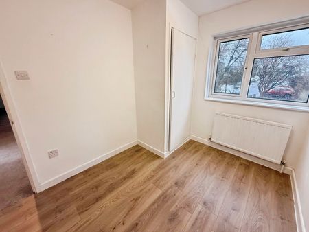 Shawbridge, Harlow - Photo 5