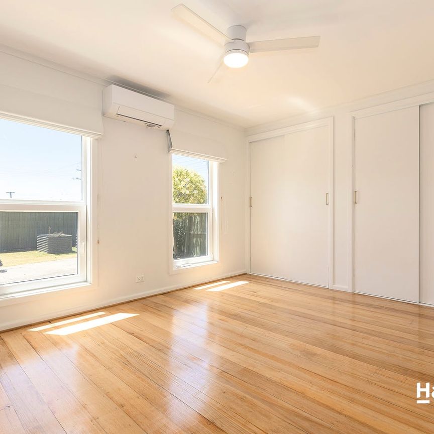 Spacious 5-Bedroom Living with Modern Kitchen & Outdoor Entertaining. - Photo 1