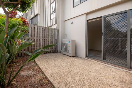 3/61 East Quay Drive, Biggera Waters QLD 4216 - House For Rent - $870 | Domain - Photo 4