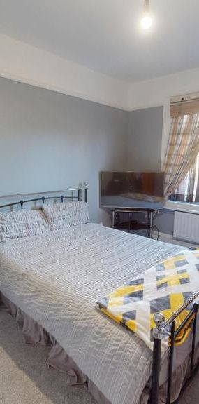 1 bedroom in a house share to rent - Photo 1